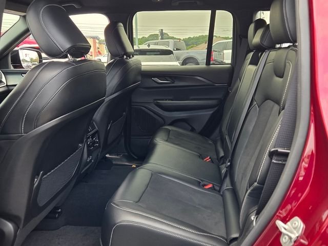 Used 2025 Velvet Jeep Altitude image 12