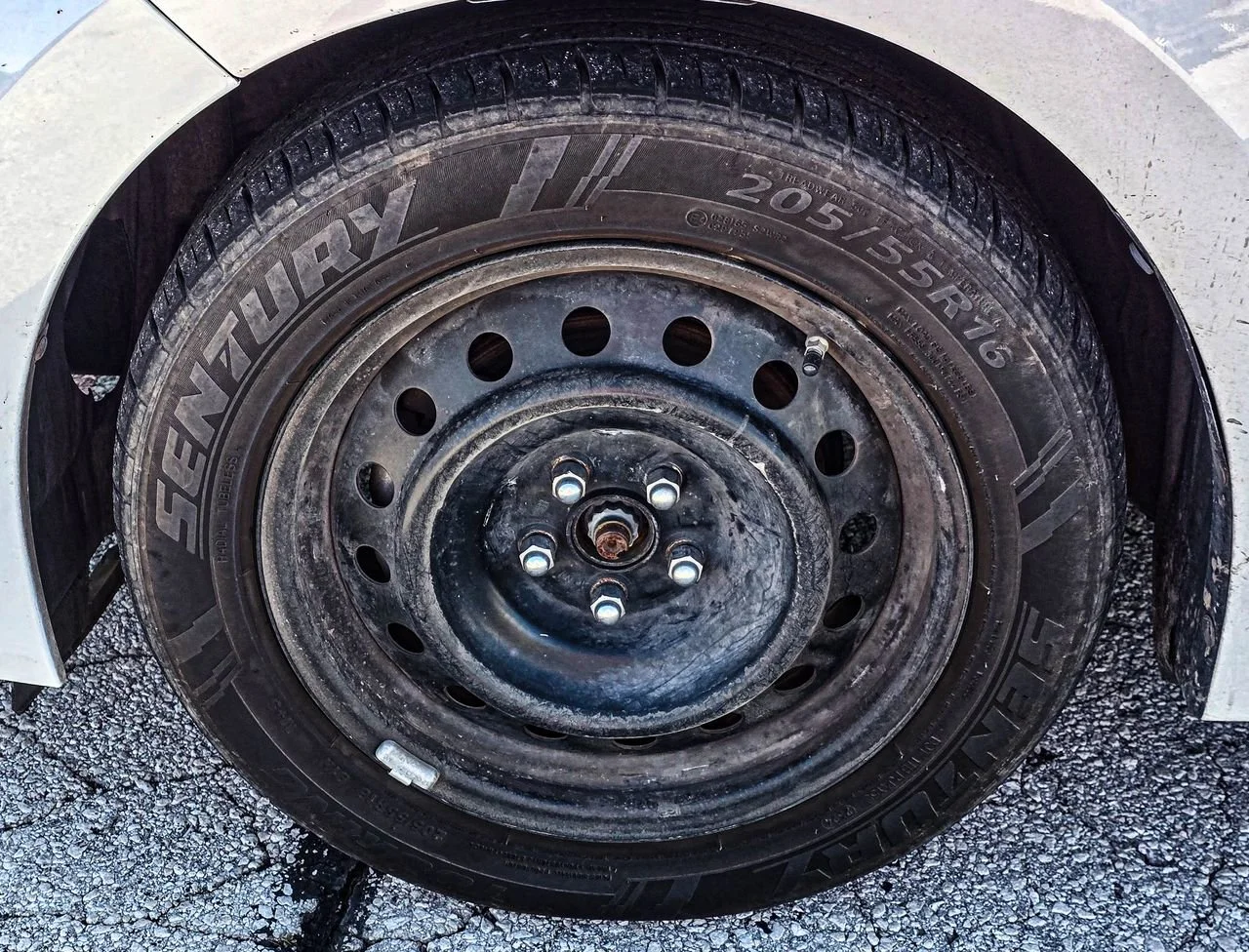 Used 2016 White Toyota L image 7