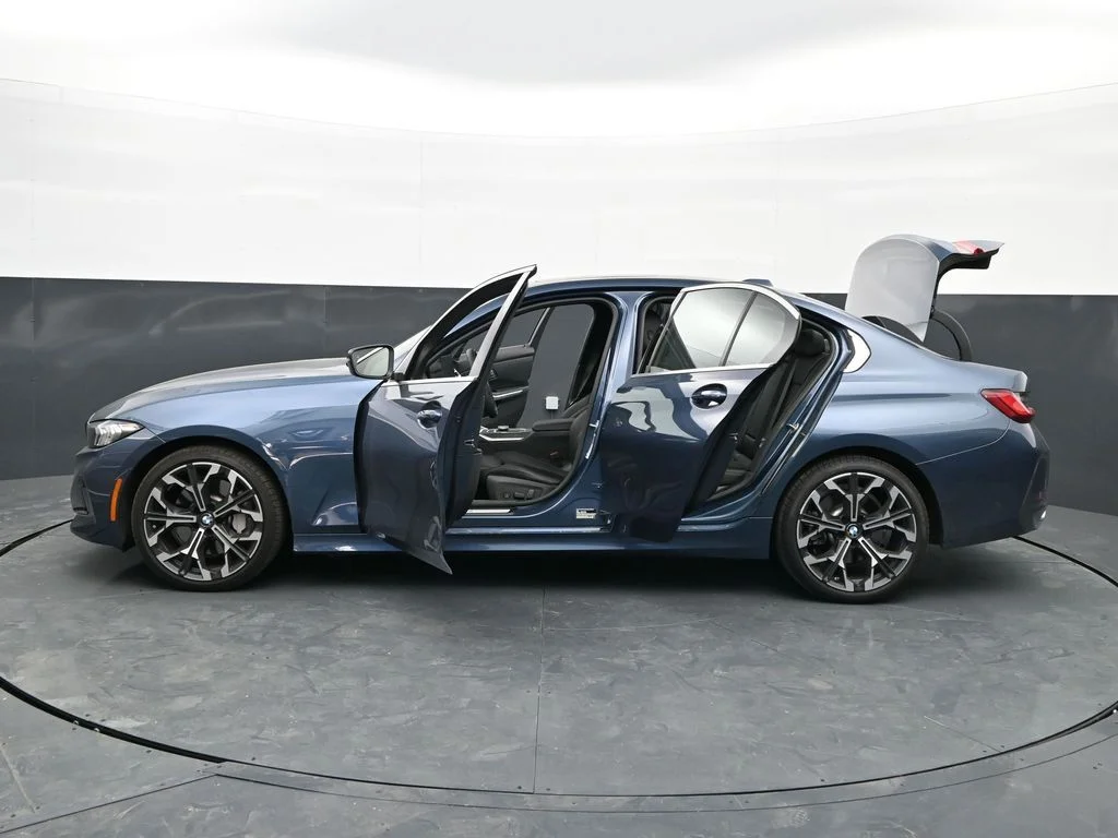 2025 BMW 3 Series 330i - Photo 31