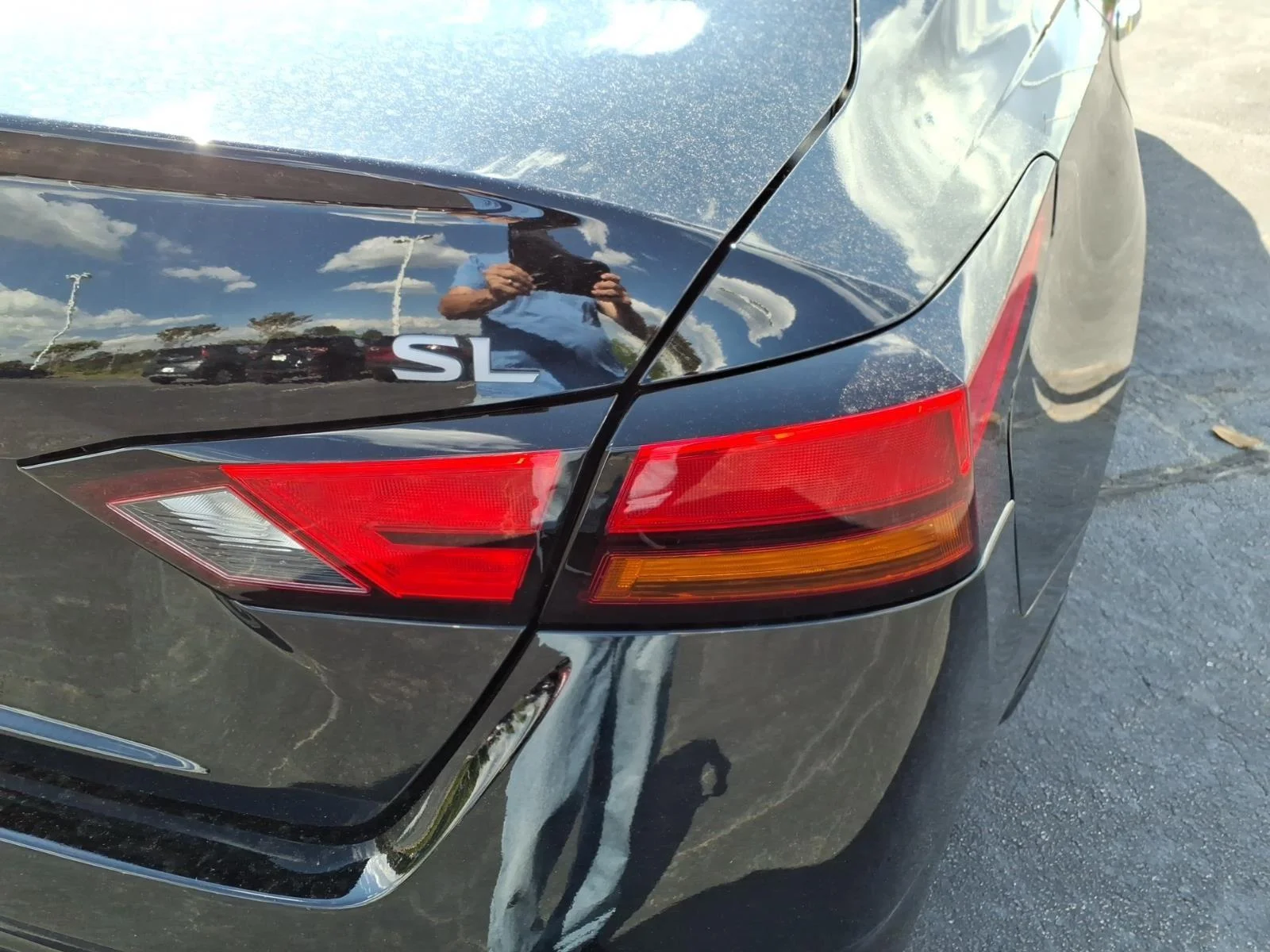 Used 2025 Super Black Nissan SL image 19