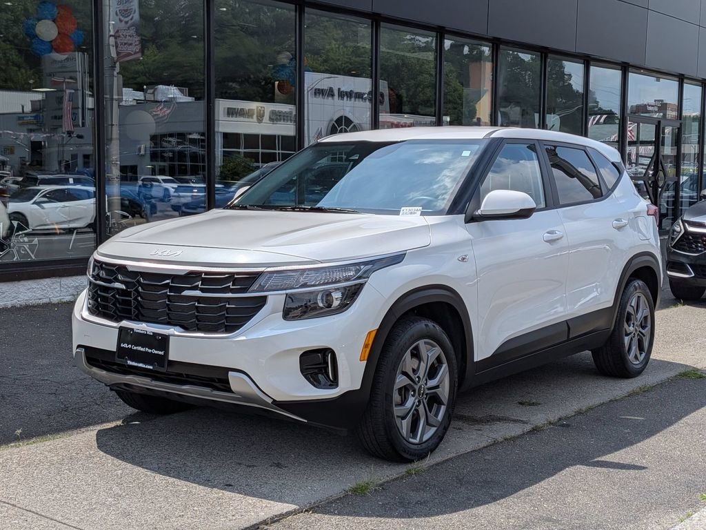 Used 2024 White Kia LX image 2
