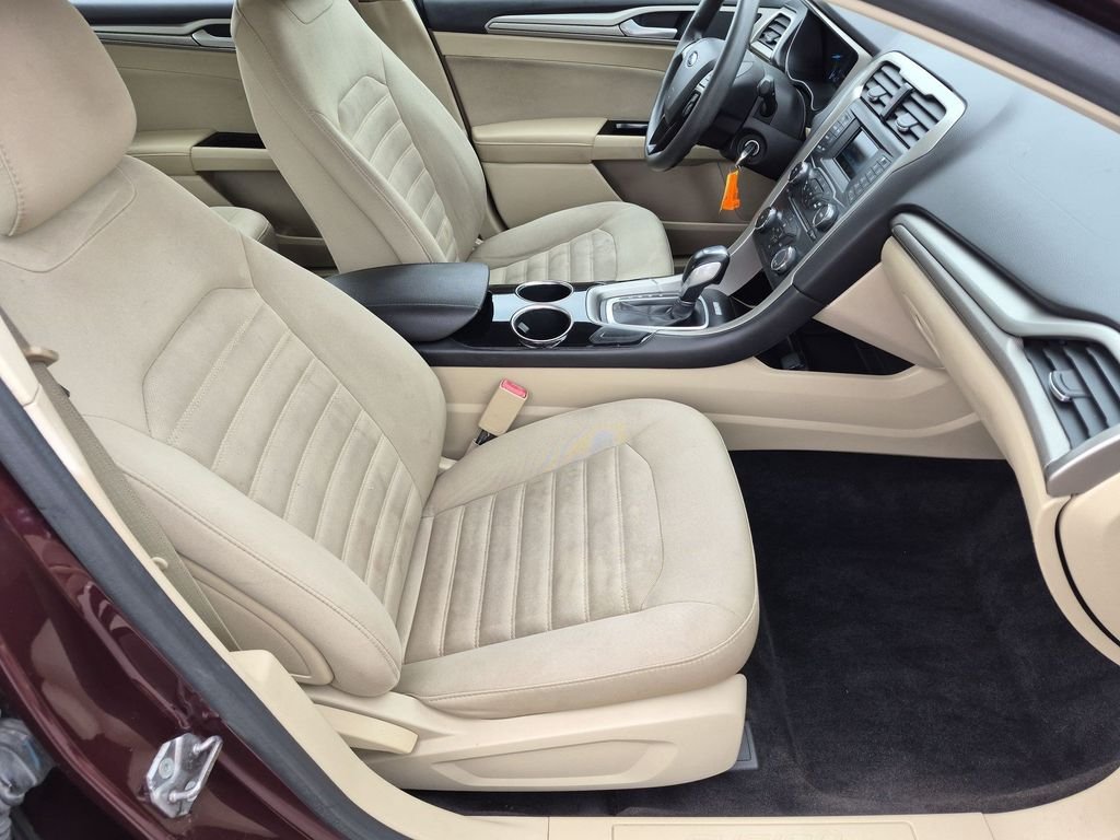 Used 2013 Red Ford SE image 24