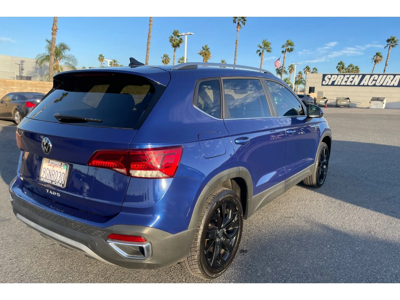 Used 2023 Dusk Blue Metallic Volkswagen SE image 5
