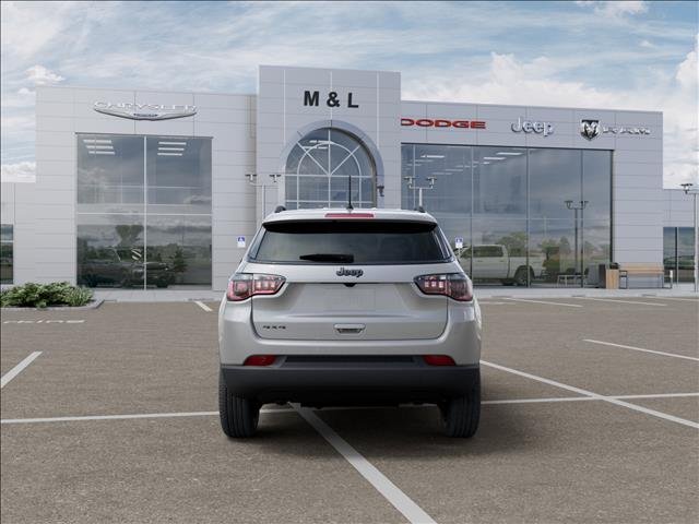 New 2026 Silver Zynith Metallic Clear-Coat Exterior Paint Jeep Latitude Altitude image 7