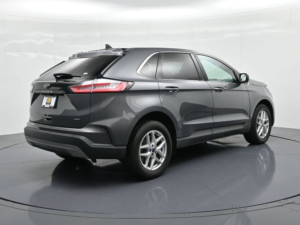 Used 2022 Gray Metallic Ford SEL image 6