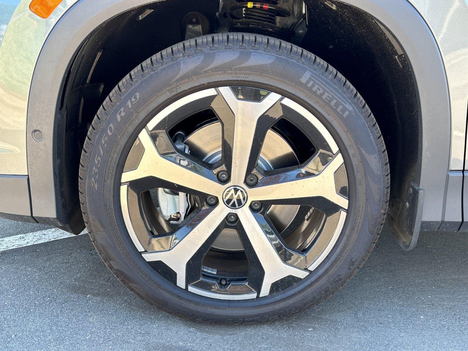 2025 Volkswagen Tiguan SE - Photo 10