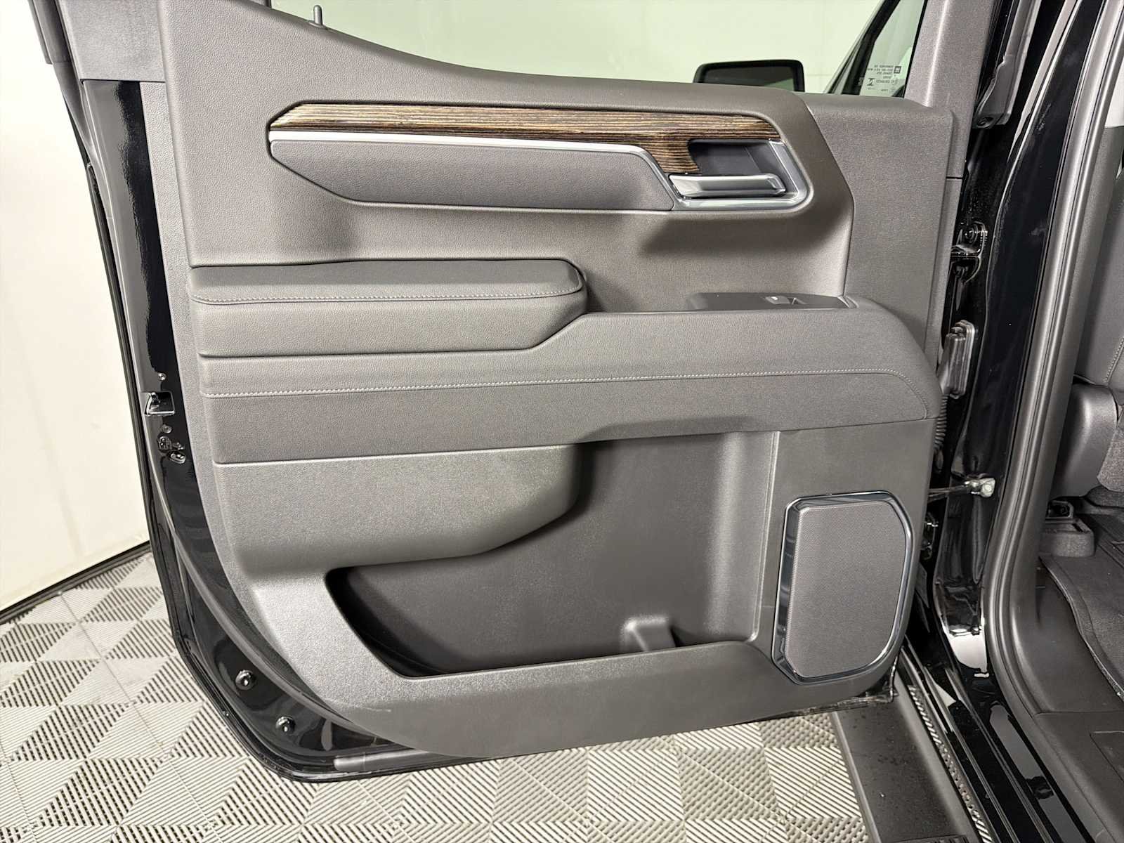 New 2026 Onyx Black GMC Elevation image 19