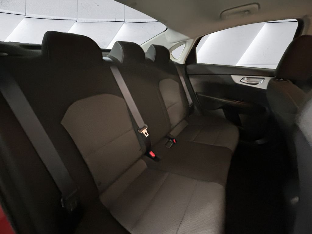 Used 2023 Red Kia LXS image 16
