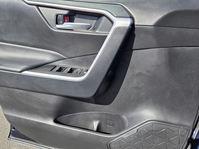 Used 2025  Toyota XLE image 19