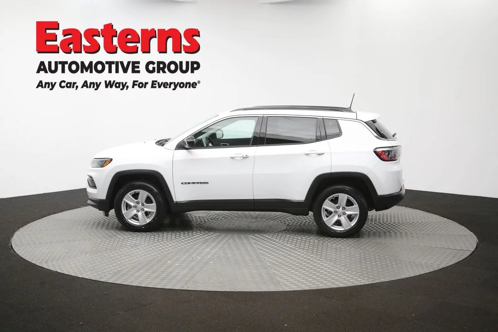 Used 2022 White Jeep Latitude image 60