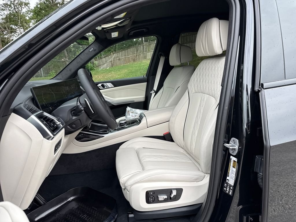 New 2027 Black BMW xDrive40i image 10