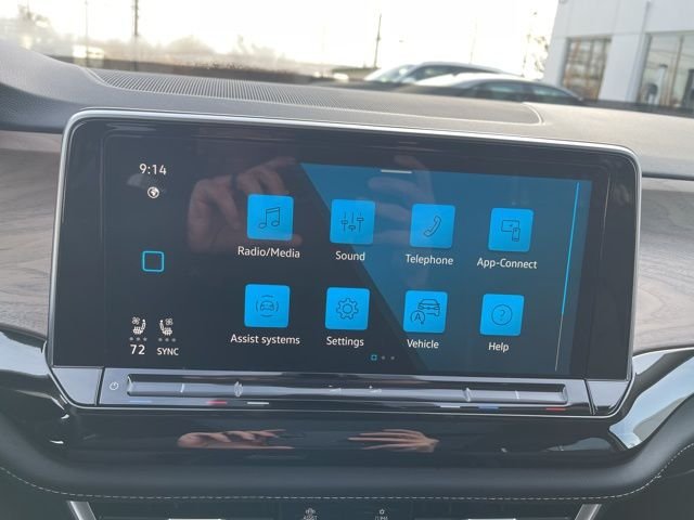Certified Used 2025 Gray Volkswagen 2.0T SE w/Technology image 17