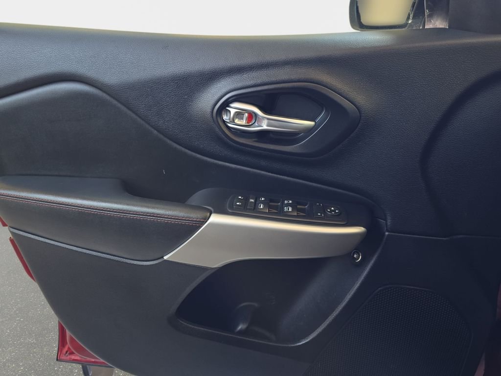 Used 2017 Red Jeep Trailhawk image 30