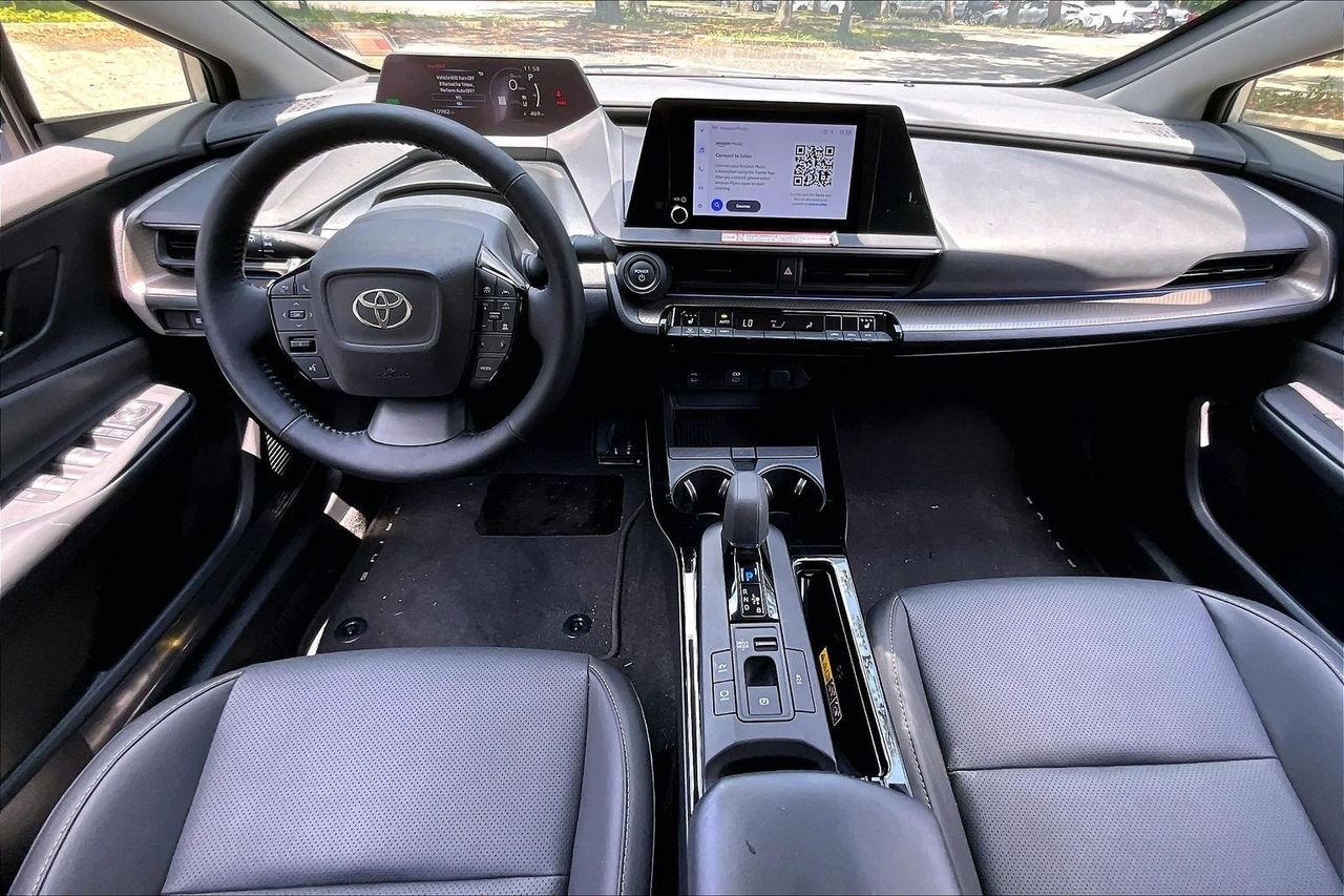 Used 2025  Toyota XLE image 7