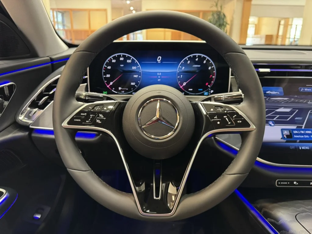 2025 Mercedes-Benz E-Class E350 - Photo 8