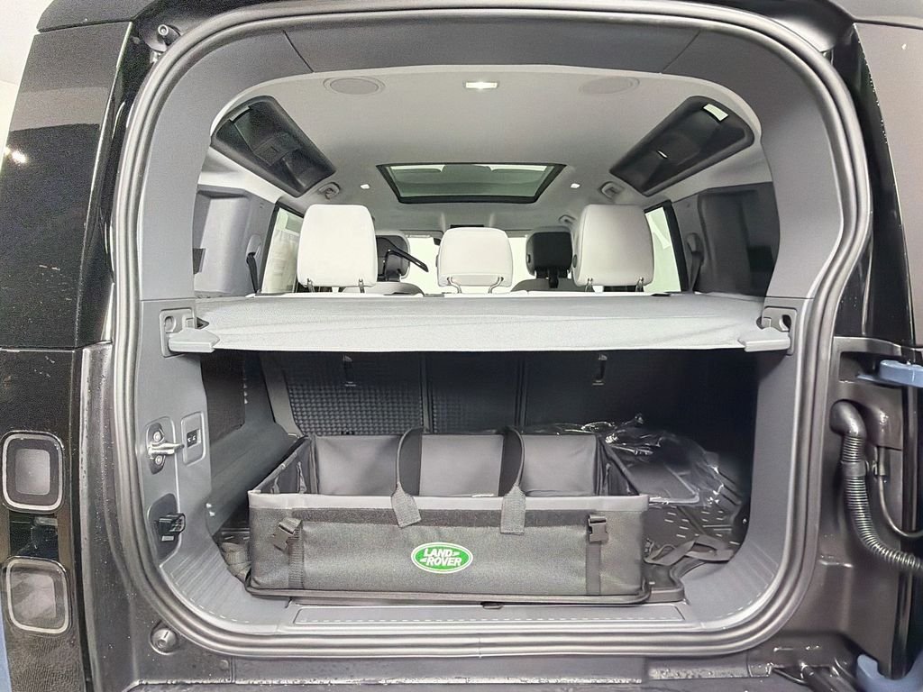 New 2026 Tasman Blue Land Rover X-Dynamic SE image 28