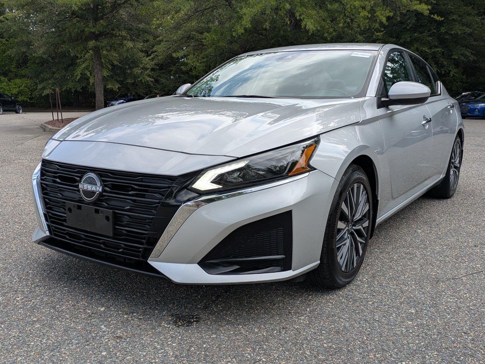 Used 2023 Brilliant Silver Metallic Nissan 2.5 SV image 8