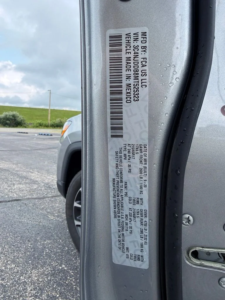 Used 2021 Silver Jeep Trailhawk image 21