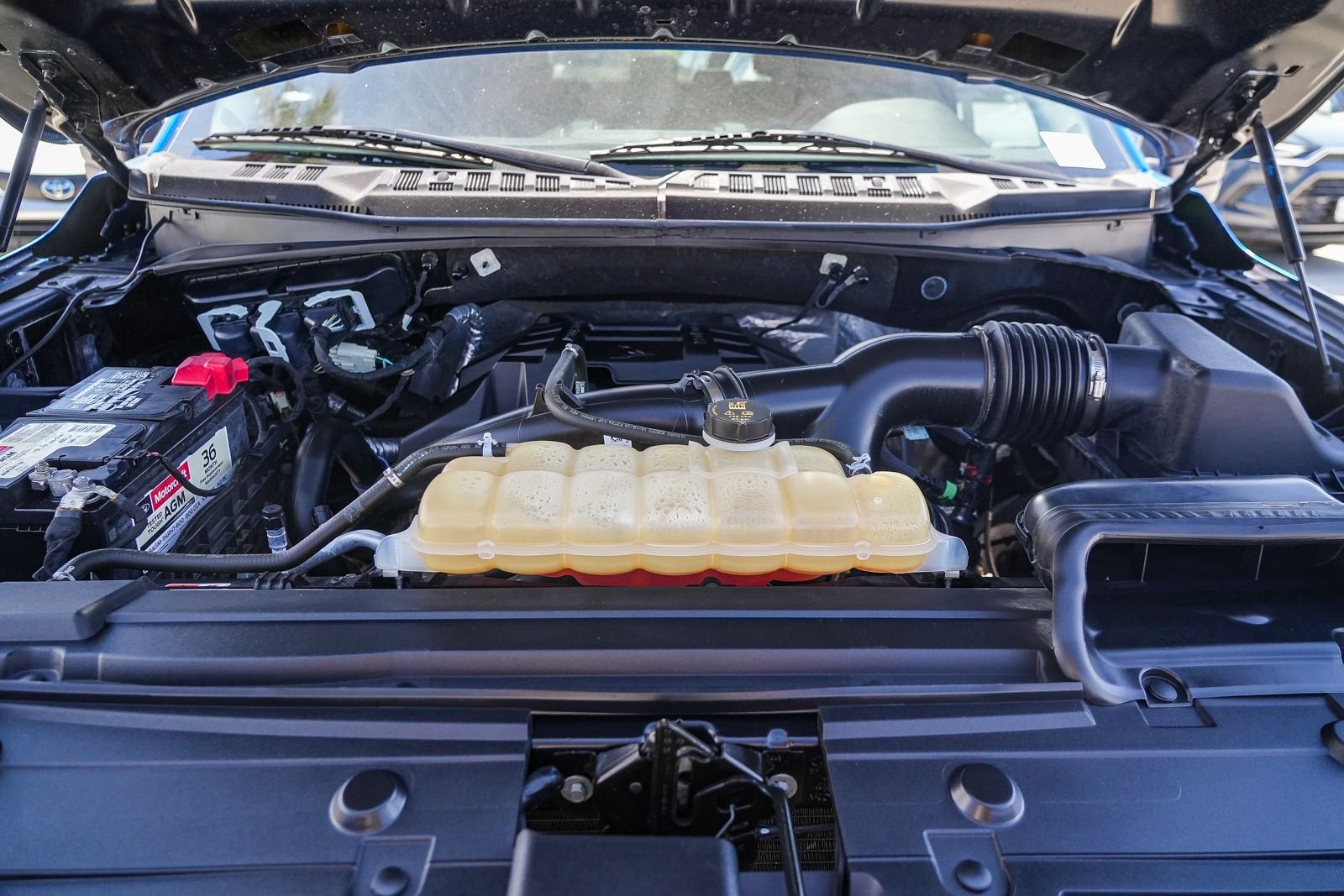 Used 2018 Blue Ford XL image 26