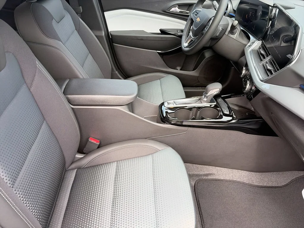 2026 Chevrolet Trax LT - Photo 8