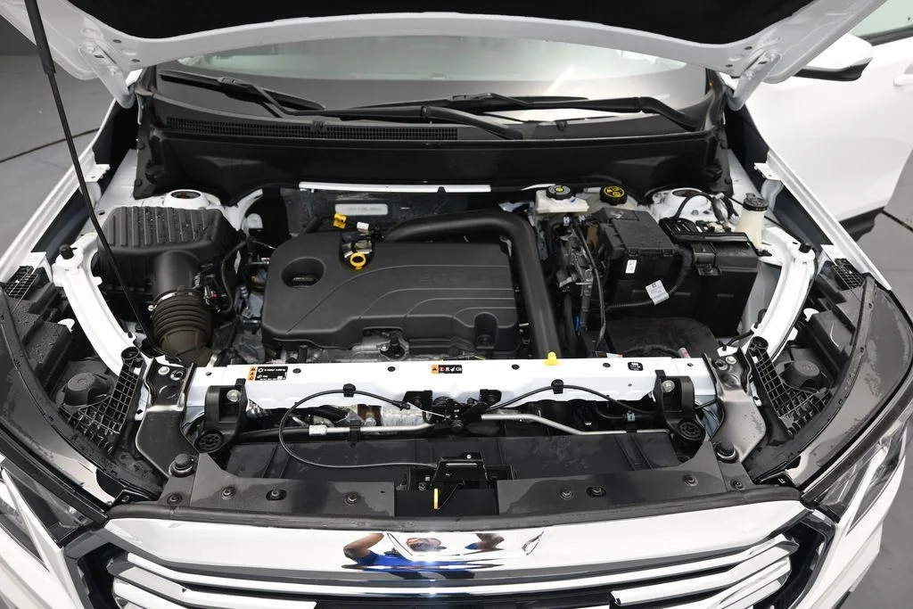 Certified Used 2024 Summit White GMC SLT image 12