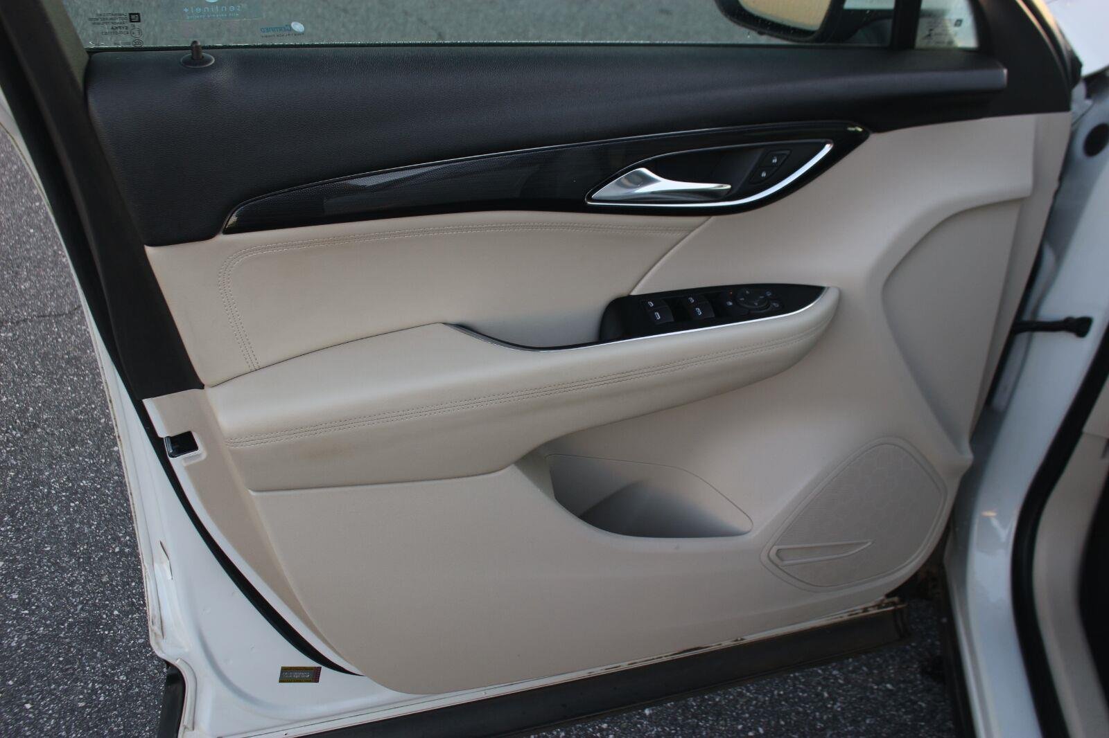 Used 2022 SUMMIT WHITE Buick Preferred image 11