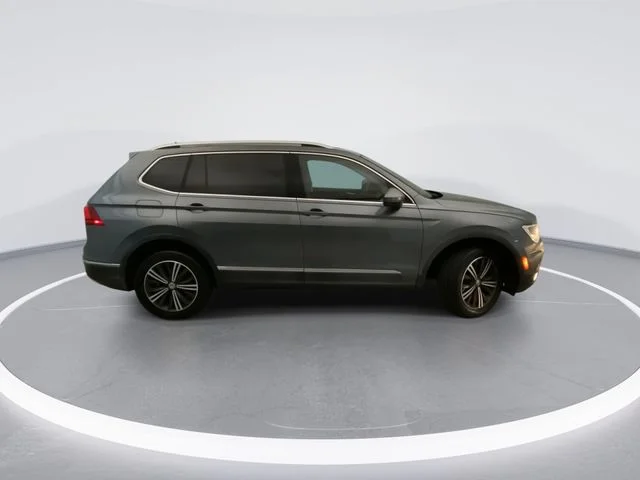 Used 2018 Gray Volkswagen 2.0T SEL image 7