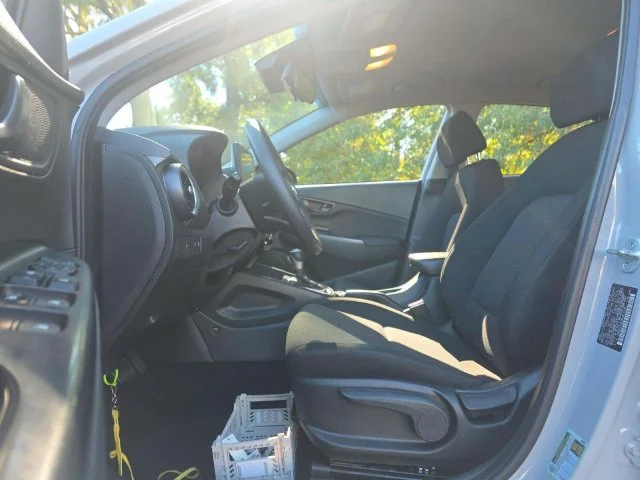 Used 2022 Silver Hyundai SEL image 6