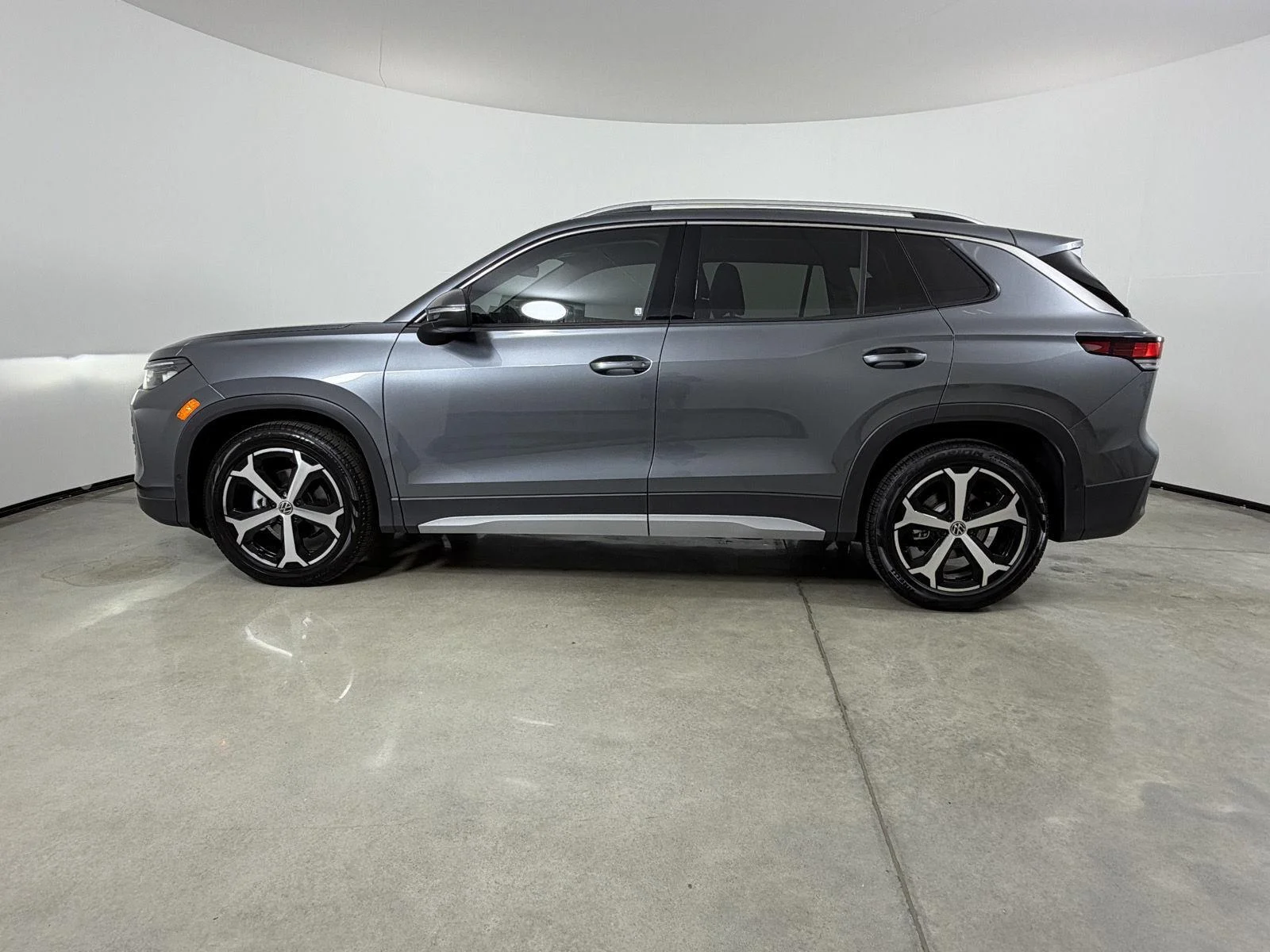 New 2026 Platinum Gray Metallic Volkswagen SE image 8