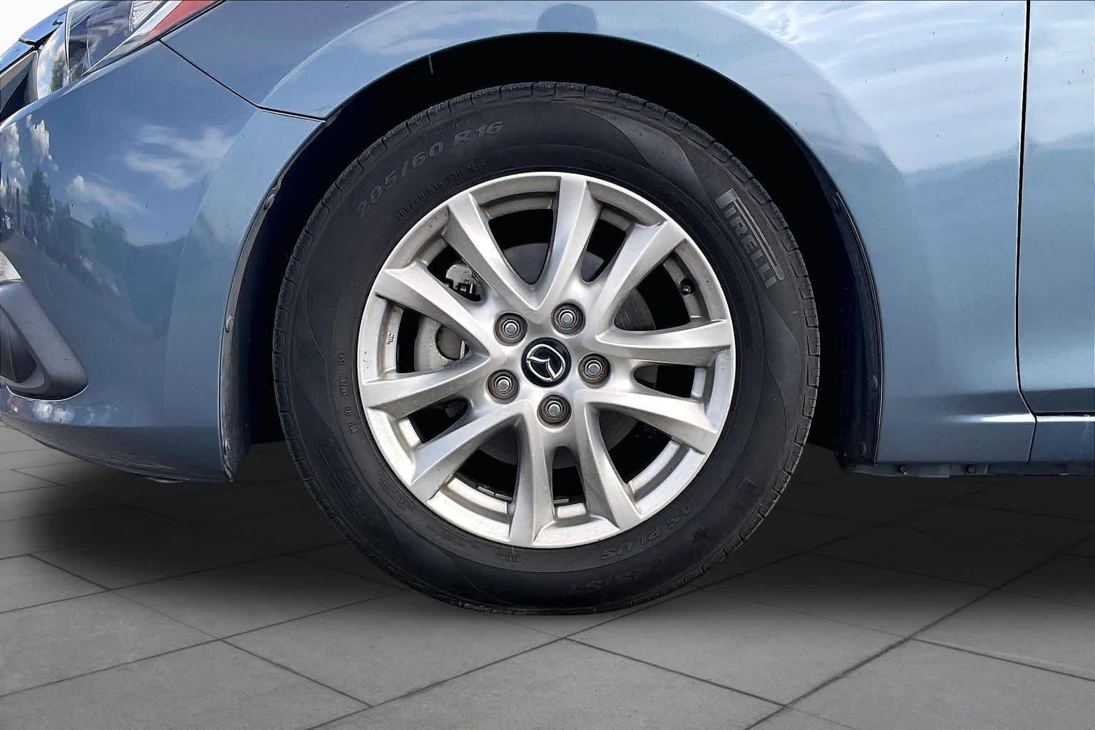 Used 2016 Blue Reflex Mica Mazda i Grand Touring image 10