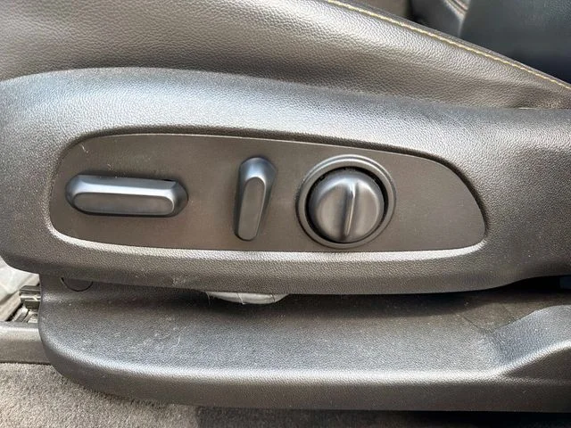 Used 2020 Silver Chevrolet 3LT image 23