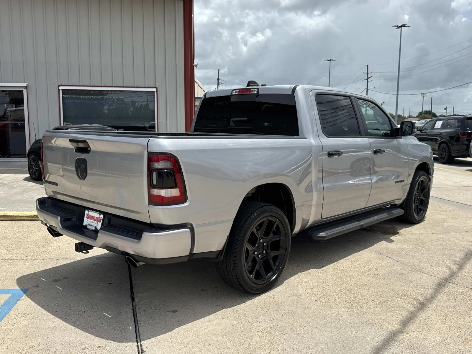 Used 2023 Billet Silver Metallic Clearcoat Ram Laramie image 7