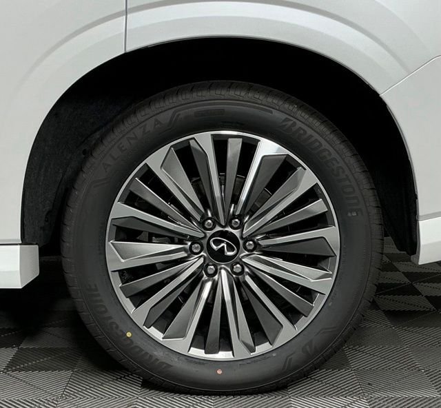 New 2026 RADIANT WHITE INFINITI Luxe 2WD image 9