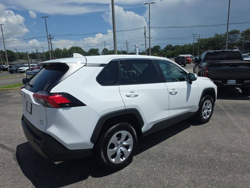 Used 2025 White Toyota LE image 4