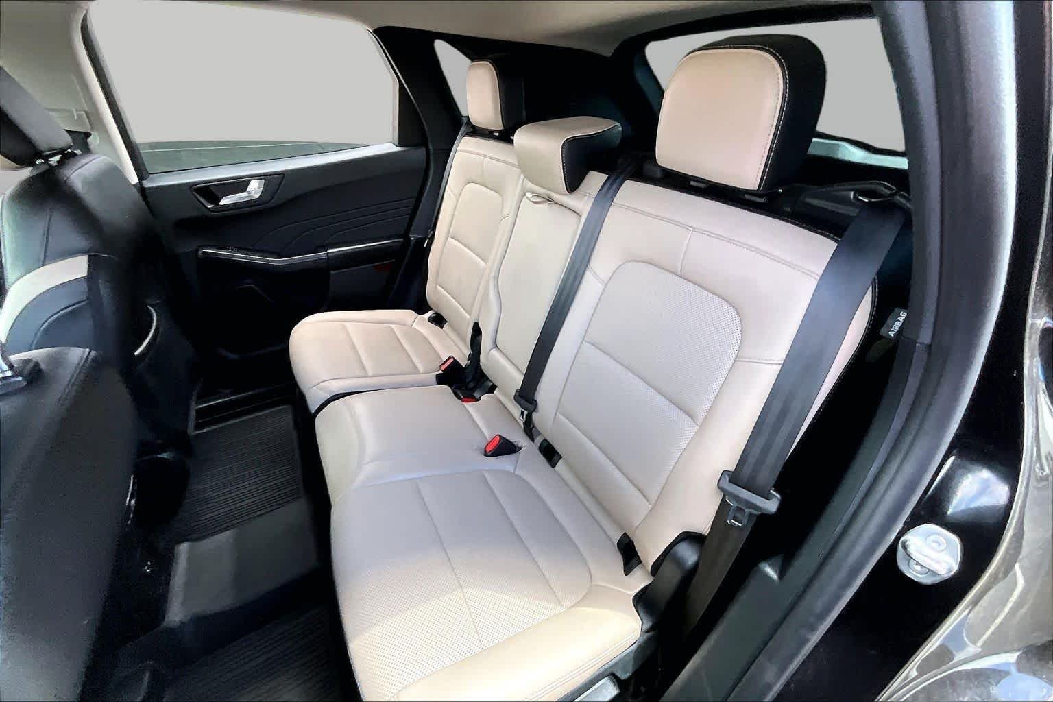 Used 2022 Agate Black Metallic Ford SEL Hybrid image 18