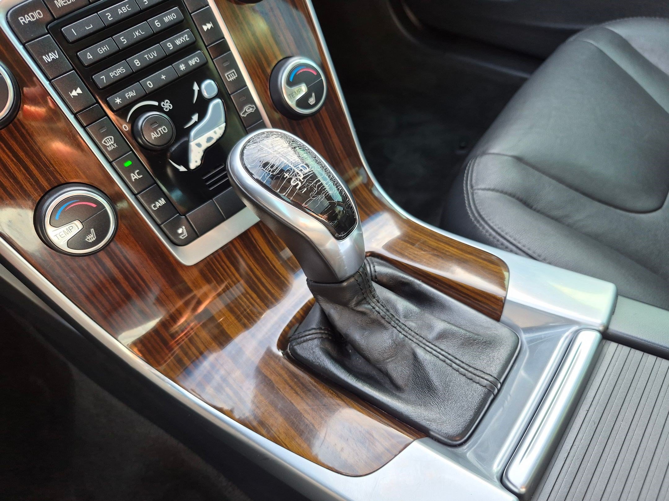 Used 2015 Bright Silver Metallic Volvo T5 Platinum image 27