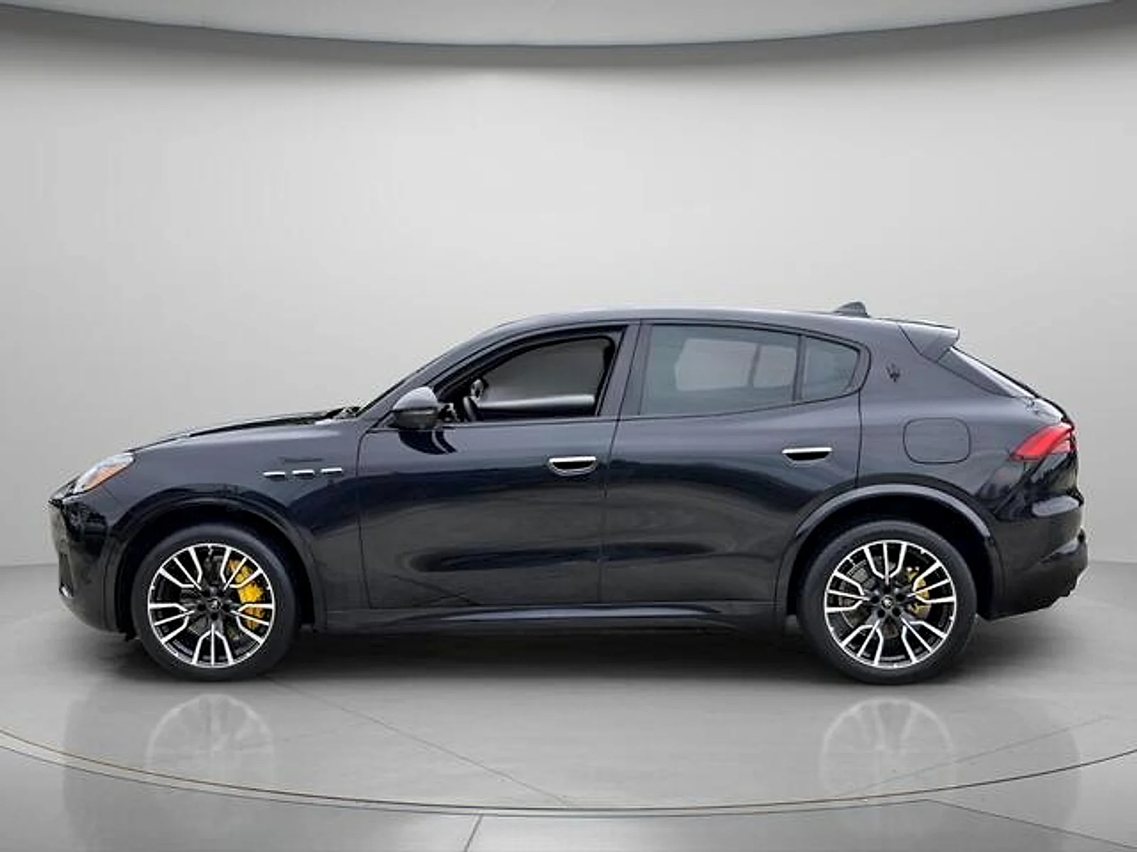 Used 2023  Maserati Modena image 3