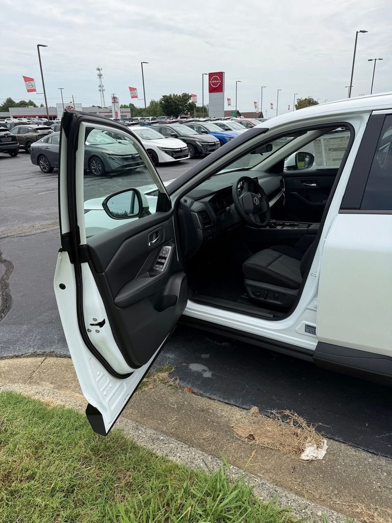 New 2026 Everest White Pearl TriCoat Nissan SV image 8