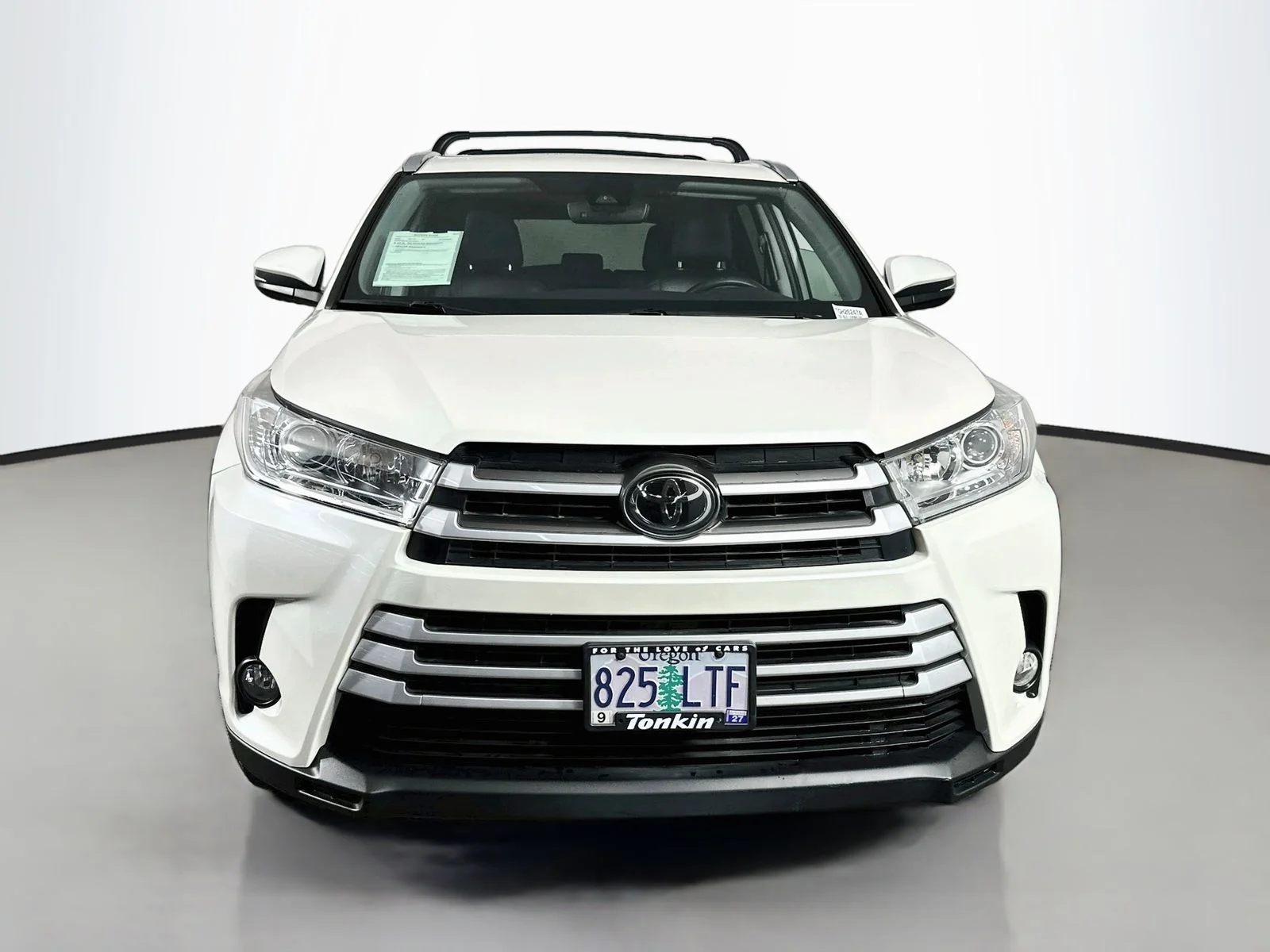 Used 2019 White Toyota XLE image 2