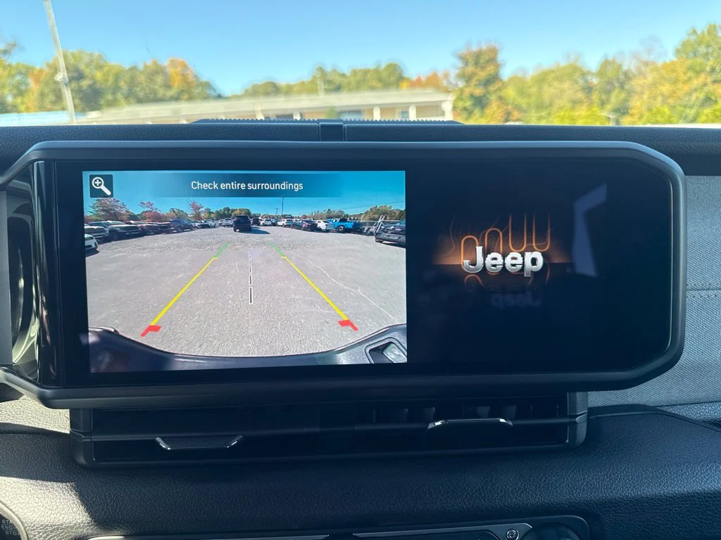 Used 2025 White Jeep Sport S image 18