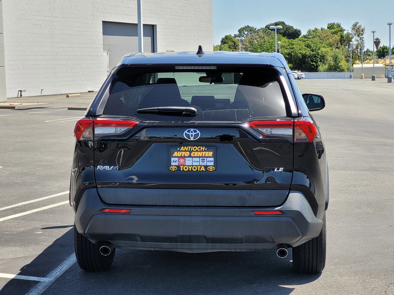 Used 2022  Toyota LE image 5