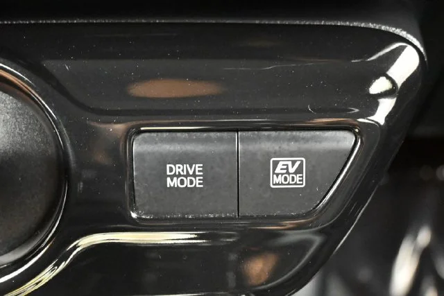 Used 2016 Silver Toyota Four Touring image 27