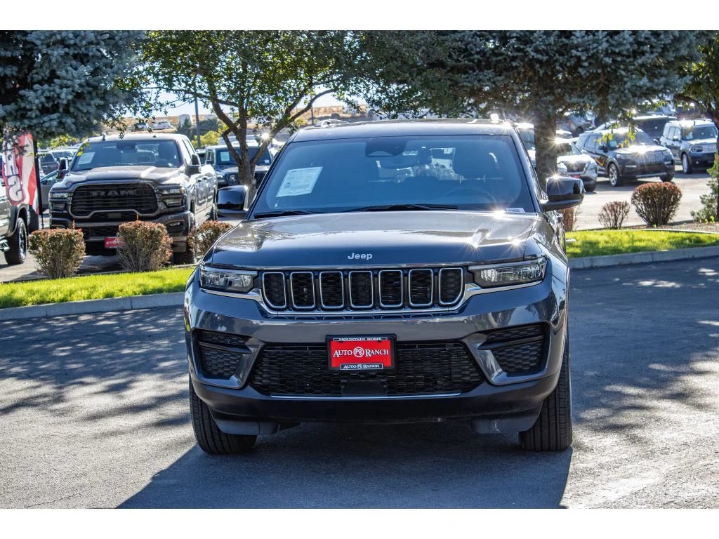 Used 2024 Baltic Gray Metallic Clearcoat Jeep Laredo X image 3
