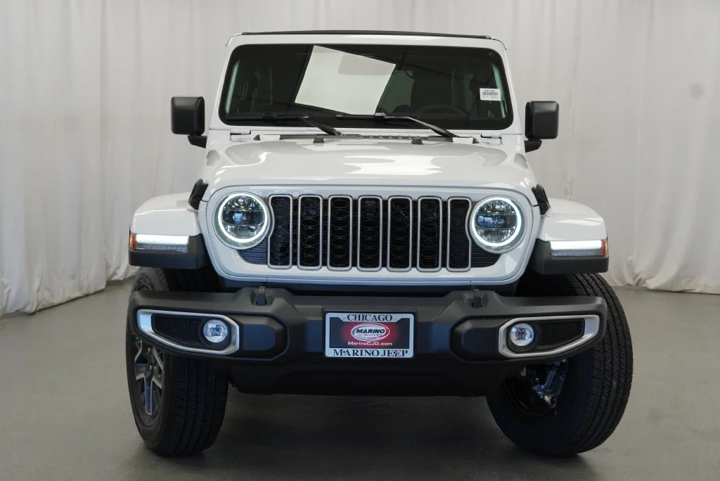 New 2027 Bright White Clear-Coat Paint Jeep Sahara image 11