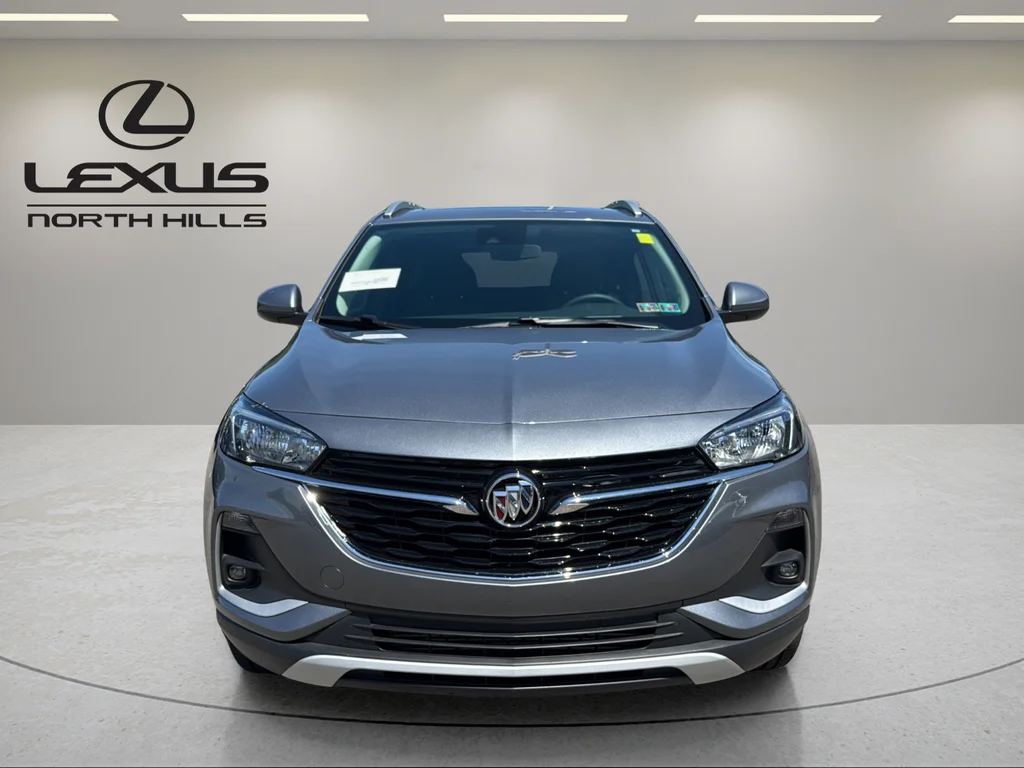 Used 2021  Buick Select image 2