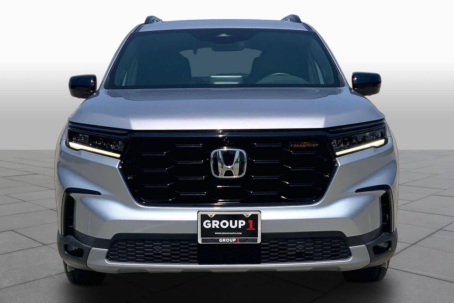 Used 2025 Lunar Silver Metallic Honda TrailSport image 4