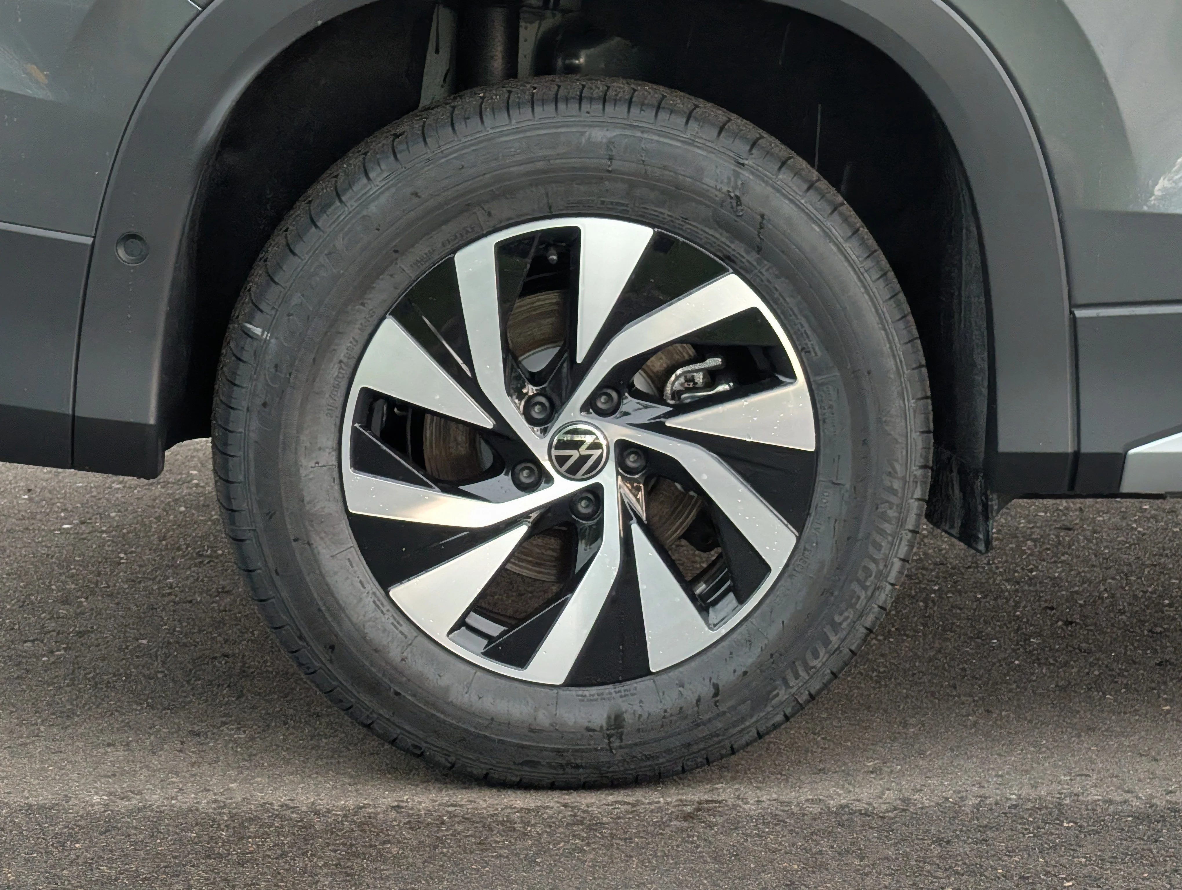 New 2026 Platinum Gray Metallic Volkswagen S image 5