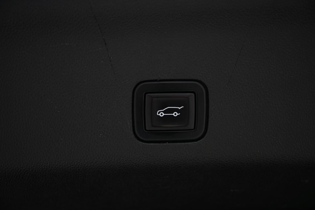 Used 2021 Black GMC SLT image 31