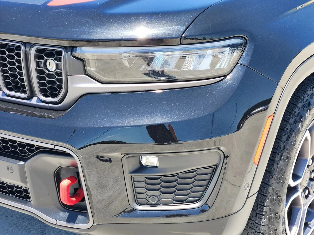 Used 2022 Black Jeep Trailhawk image 7