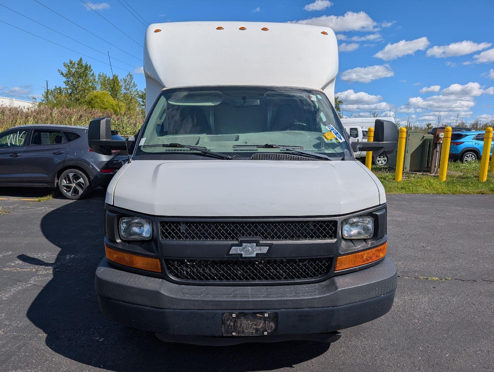 Used 2016 Summit White Chevrolet Cutaway image 2